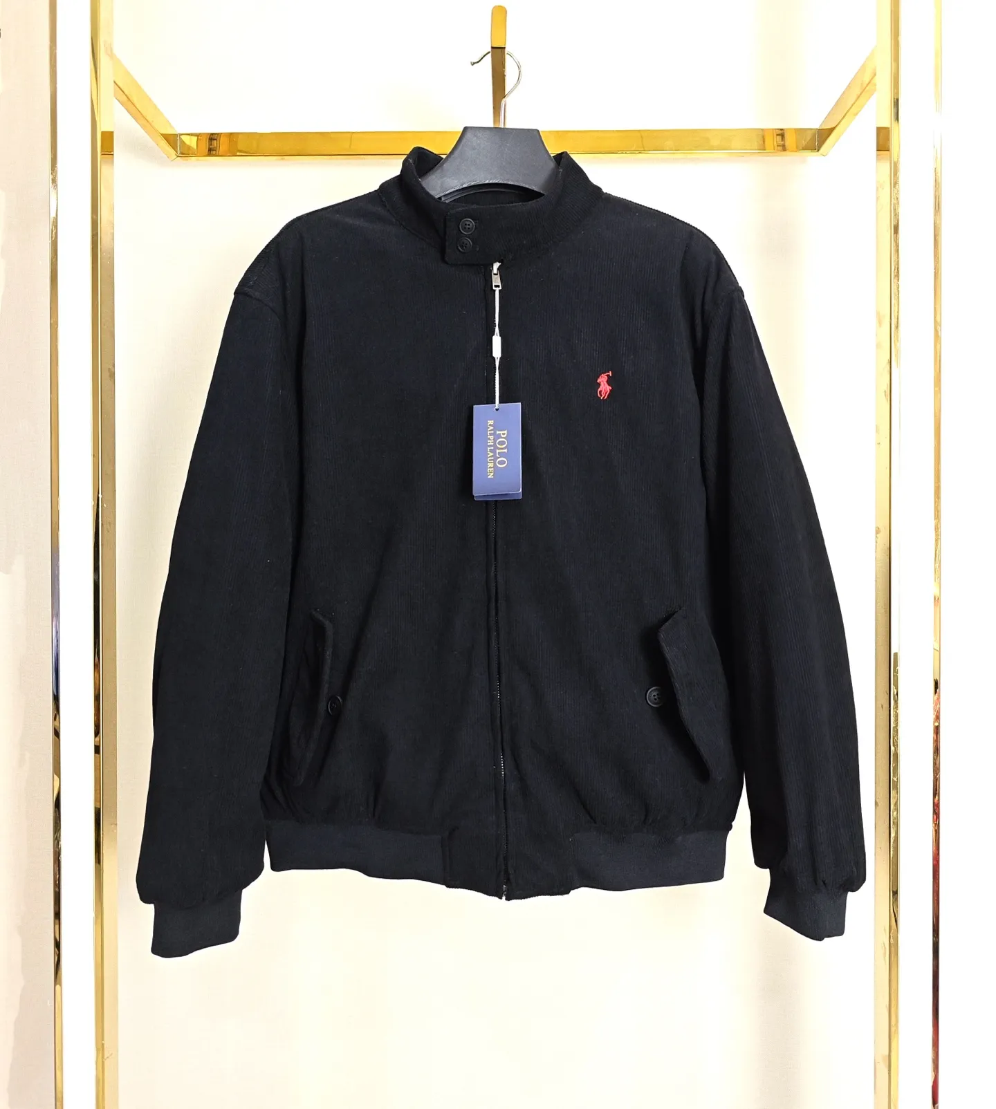 P340 Ralph Lauren/Ralph Lauren corduroy zipper cotton jacket. Ralph Lauren’s relaxed and high-definition corduroy jacket must be this contoured corduroy cotton jacket. It is really full of loose and high-definition comfort. The silhouette is designed not to be flattering on the figure. It can also be worn with a basic base to give a high-end feel. 🎻 The same style for couples. The actual product has thickness and can meet the needs of warmth. 🍂☀️